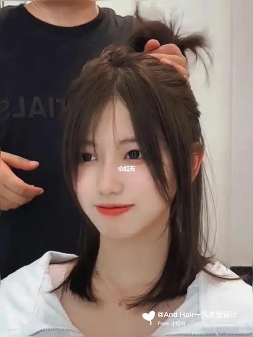 💥少女感满满的锁骨发发型,对于矮个子女生来说非常的友好,显身高不