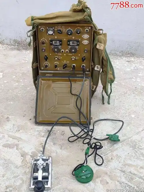 文革时期硅二瓦型电台带五角天线电键耳话机衣保存完好品相一流