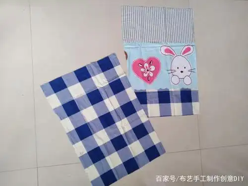 裁剪,按照自己家原有枕套的大小,铺上照着剪就行.