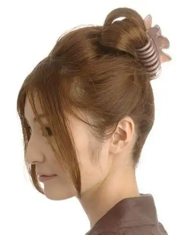 2款甜美自然的职场扎发教程,办公室简约发型!_点点软件园