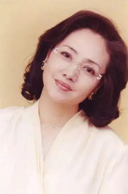 她是妈妈专业户,弟弟家喻户晓,演技精湛为人低调