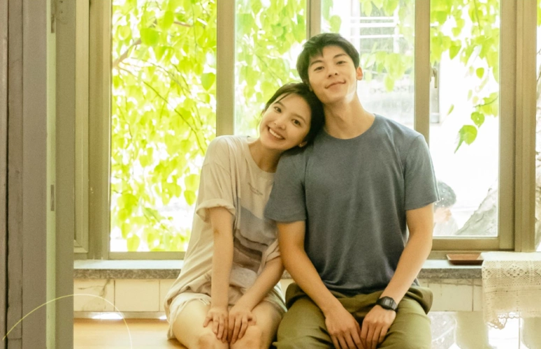 中国电影需要多少个「自造爱情档」?