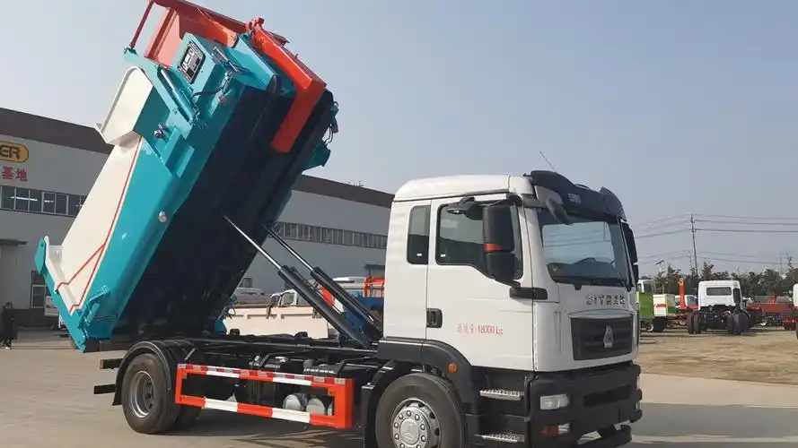 帝成环卫-大型环卫勾臂-重汽汕德卡国六18吨钩臂垃圾车移动压缩站-度