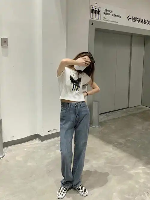 ootd又买到了好穿的牛仔裤简单t恤穿搭