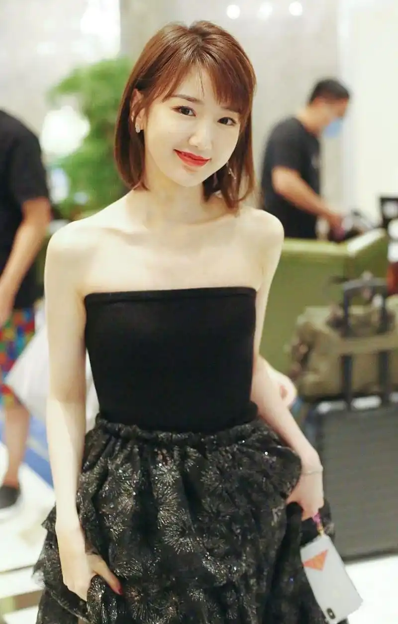 毛晓彤的鼻子变化成为了网友们热议的话题.