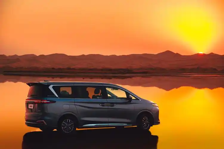 中级大型mpv 一汽奔腾m9来了