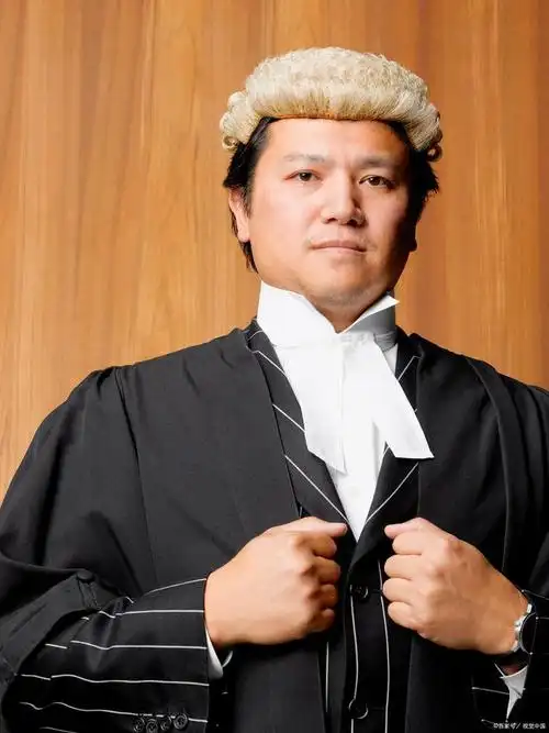 佩戴假发的香港律师假发的争议和改革在香港,司法假发的争议一直没有