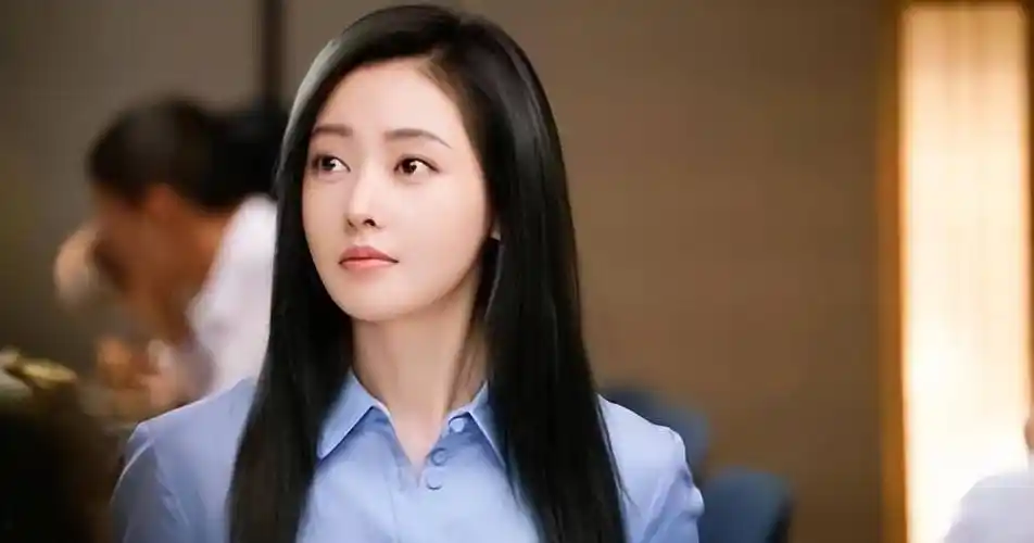 张天爱:频繁修改年龄上热搜,红毯抢邓超c位,与金晨陷抢戏风波_爱的