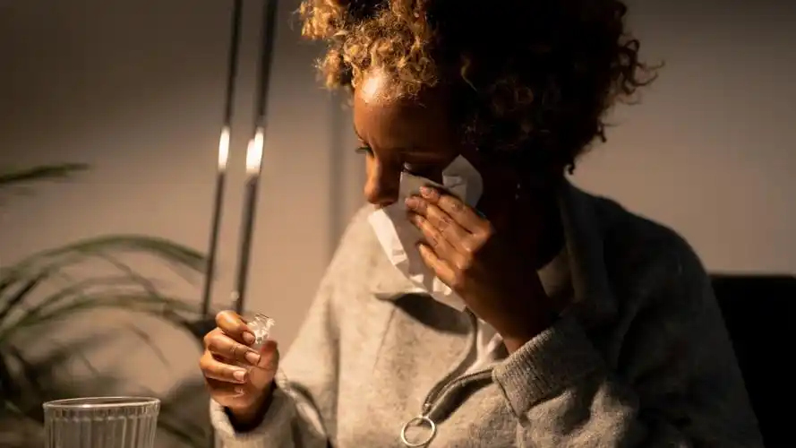 悲伤伤心哭泣的人图片-人物壁纸-高清人物图片-第2图-娟娟壁纸