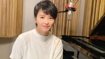 梁咏琪时隔26年再唱短发,不一样的编曲不一样的感觉,全是回忆
