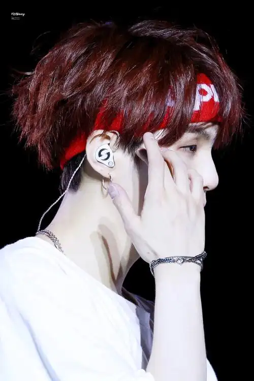 闵玧其suga (发带boy)