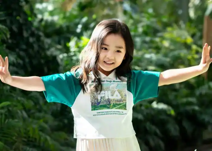 董璇晒母女照,6岁小酒窝越长越像高云翔_女孩_妈妈_脸蛋