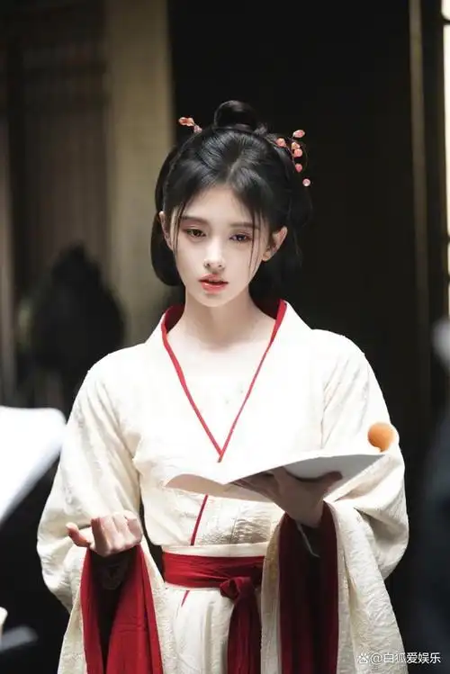 鞠婧祎:星途璀璨,多才多艺的娱乐圈新星