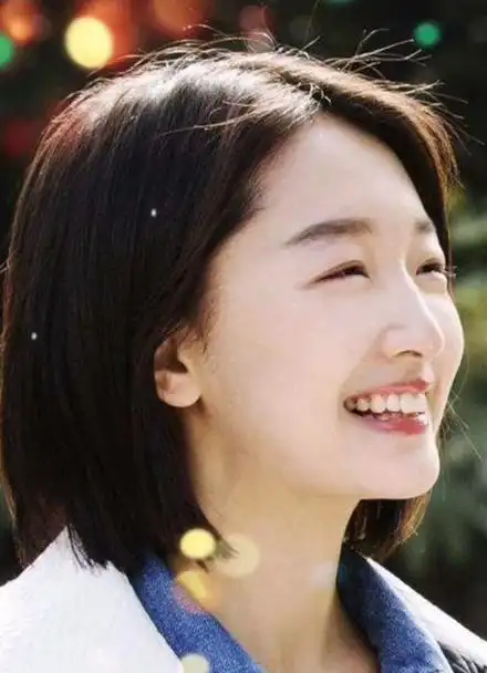 周冬雨你笑起来真好看