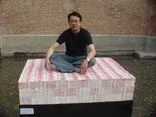 2007年5月在"艺术北京"艺术博览会以一亿元人民币现金创作了观念装置
