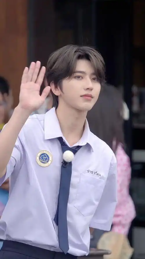 奔跑吧蔡徐坤##奔跑吧校服路透