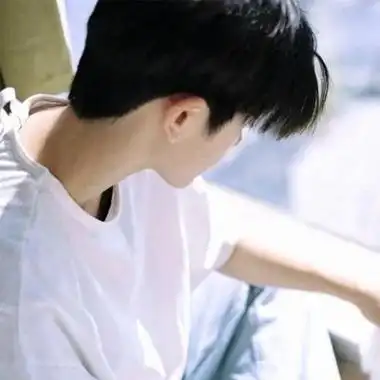 由美头网整理发布,男生头像频道提供更多与阳光,帅气,精致,真人,小众