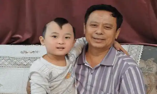 原来邓鸣贺已去世9年6岁登春晚8岁去世患病时还在继续演出