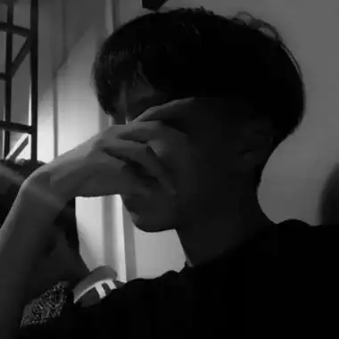 男生失恋伤心流泪图片