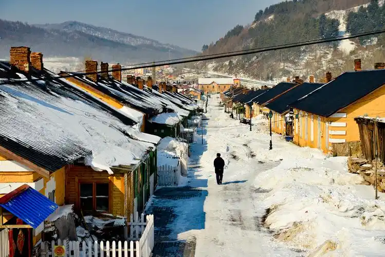 东北看雪景不只有雪乡,这个俄罗斯风情的百年小镇,被称为油画村