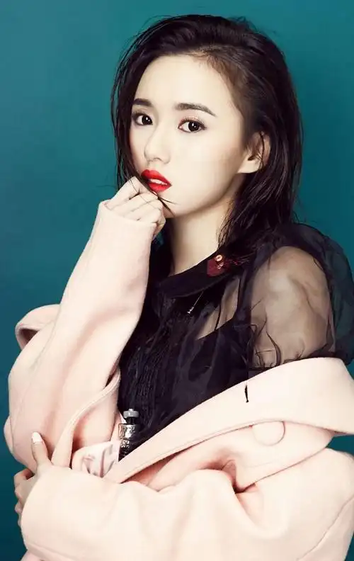 江铠同高清淡雅写真,楚楚动人!__财经头条