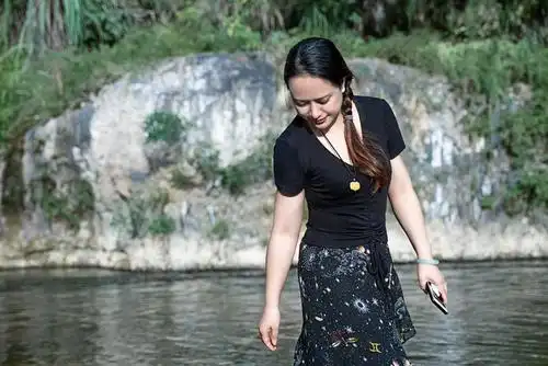 女孩摄影:在初秋河边