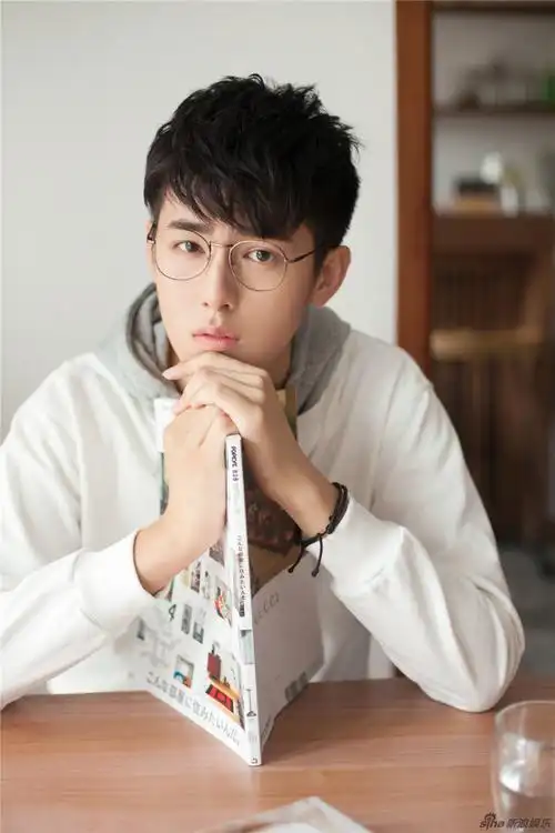 小鲜肉蔡尧撞脸吴亦凡