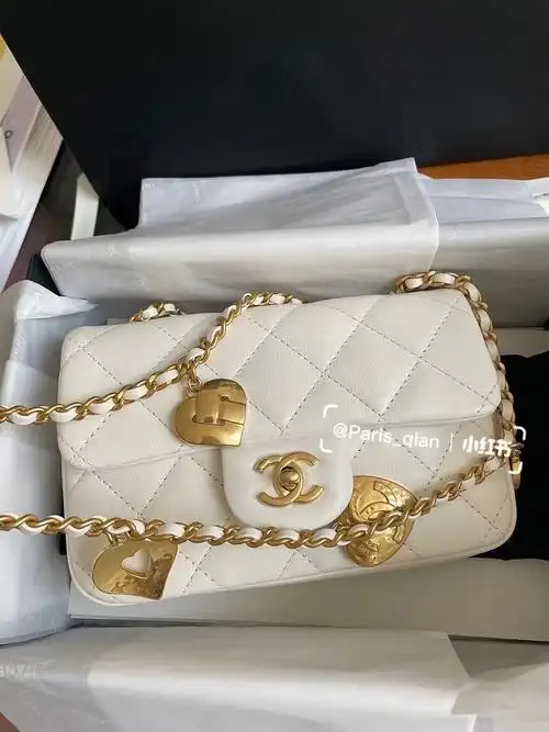 chanel最新首发爱心链条包