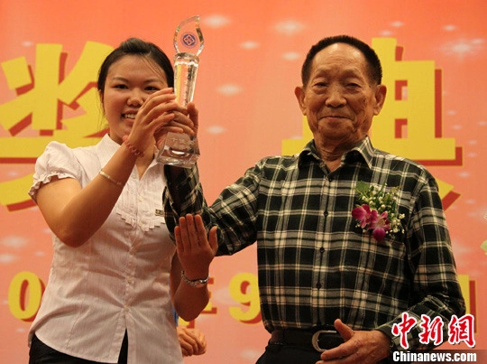 三束水稻令人泪目袁隆平院士一路走好