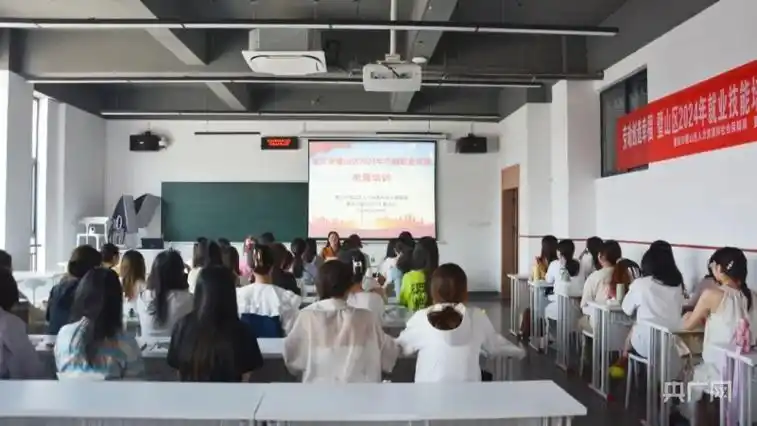 开班仪式现场(璧山区妇联供图)开班仪式上,璧山区妇联主席胡玉华发表