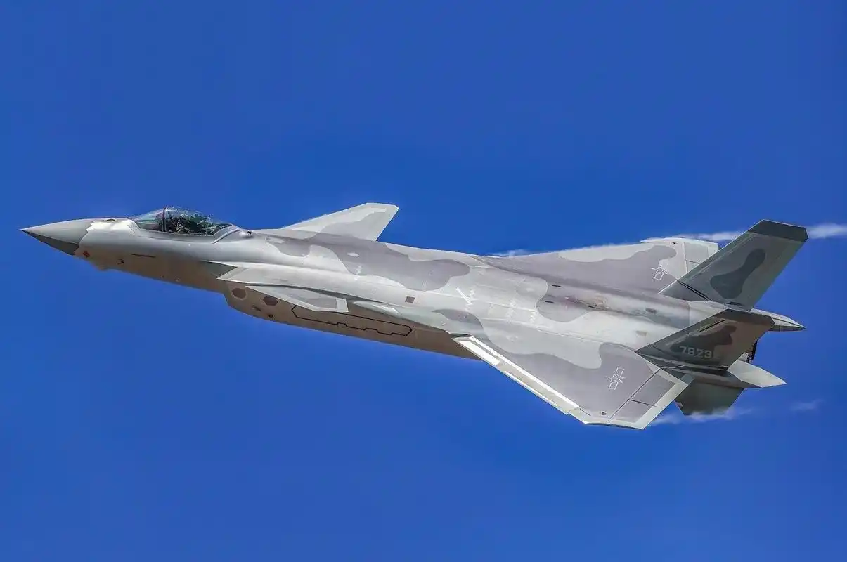 五张超帅的歼-20战斗机照片