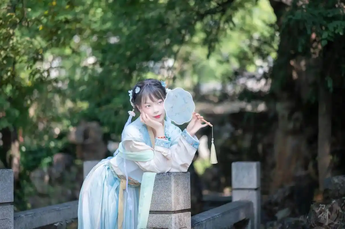 古猗园汉服约拍记录.古猗园汉服约拍记录#古风摄影 #人像写真 - 抖音