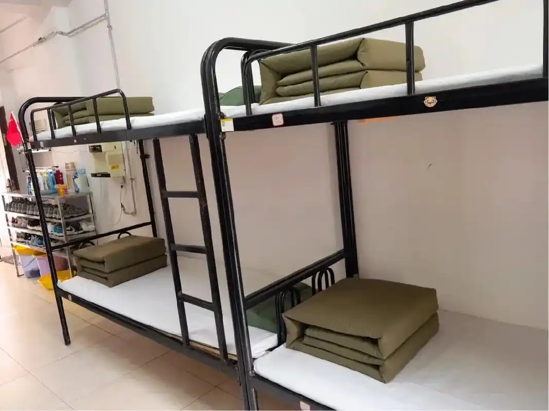 长沙经贸职业中专学校国防班打造标杆寝室.