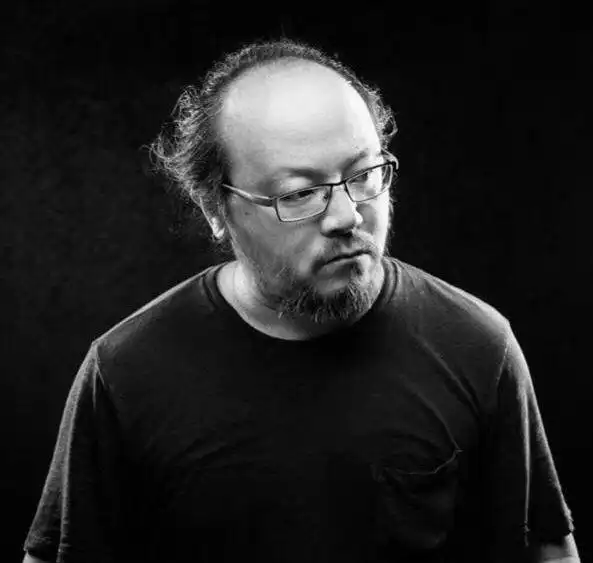 窦唯年轻时候好奶,和肤白鼻子挺的郑钧不相上下:难怪能吸引王菲