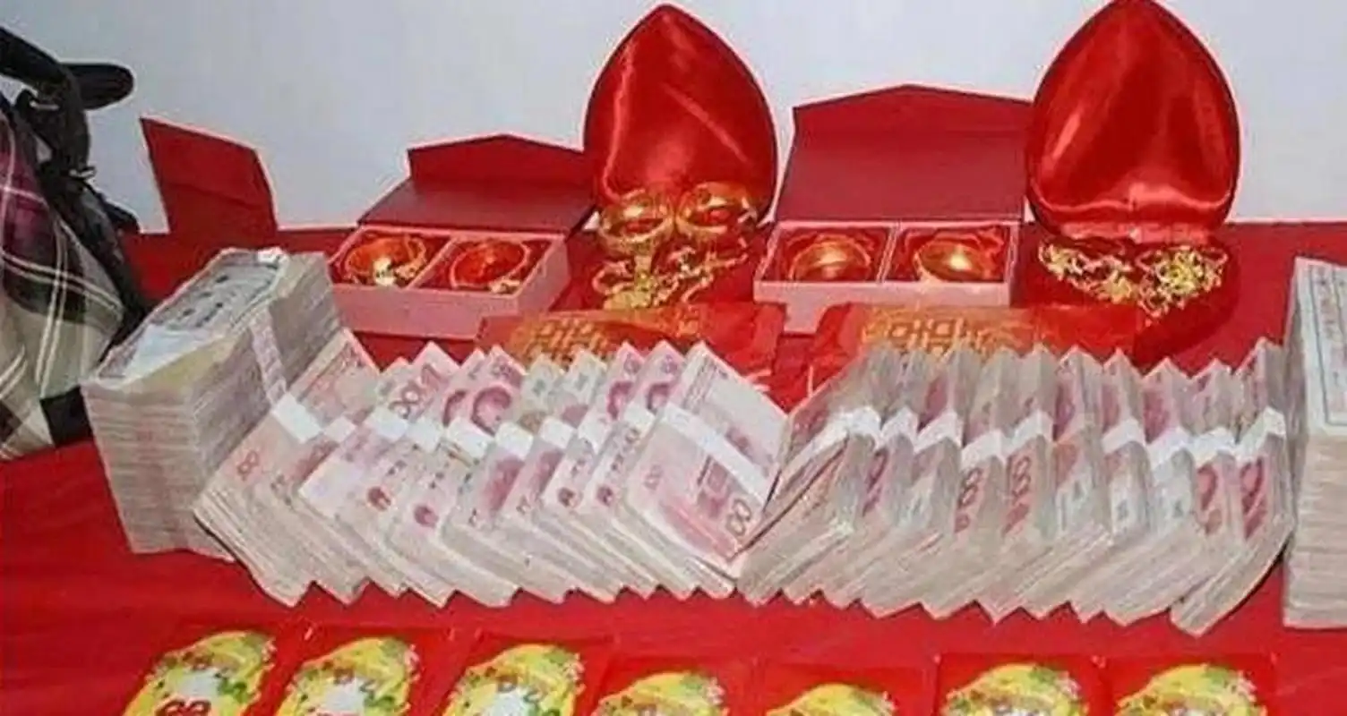 "儿子为和心爱的女人结婚,逼自己母亲拿出30万彩礼,由于家庭贫困,母亲