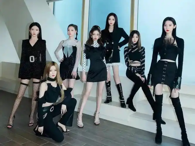 从火箭少女101的告别团专《遇见,再见》,r1se的毕业专《我们,破晓星辰