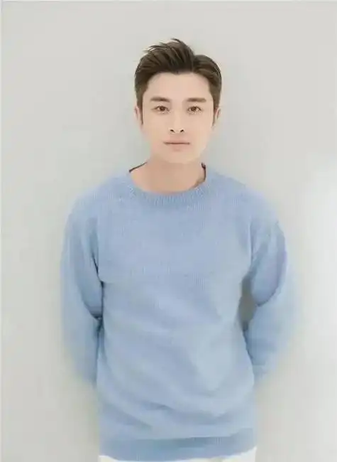 贾乃亮与短发美女回家,疑似恋情曝光,复婚传闻不攻自破