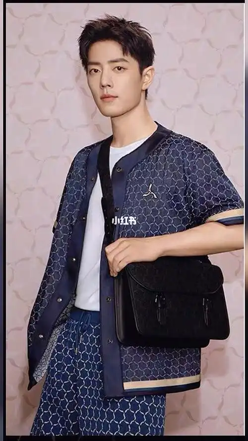 肖战同款  #李宁1990  #经典满印  #邮差包