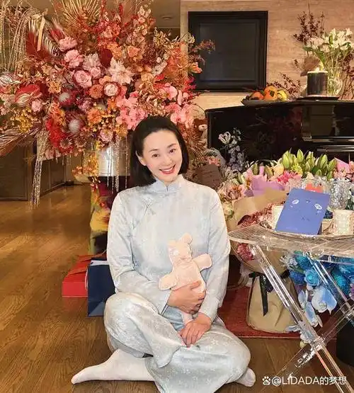 53岁林依轮给妻子西华过生日:我还没老,你也还是那么贤惠!