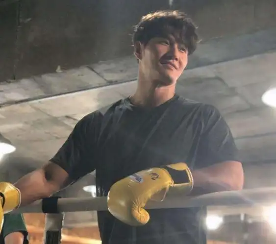 金钟国坦言婚后要开健身房,自己健身,信用卡给老婆让她不无聊|文根英