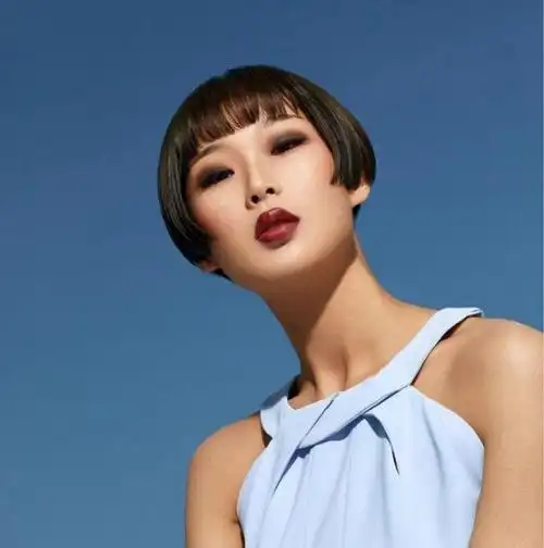 想要强大的气场大背头发型就是很不错的选择哦