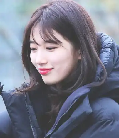 韩国歌手裴秀智,你觉得她的颜值逆天吗?长得像不像你的初恋