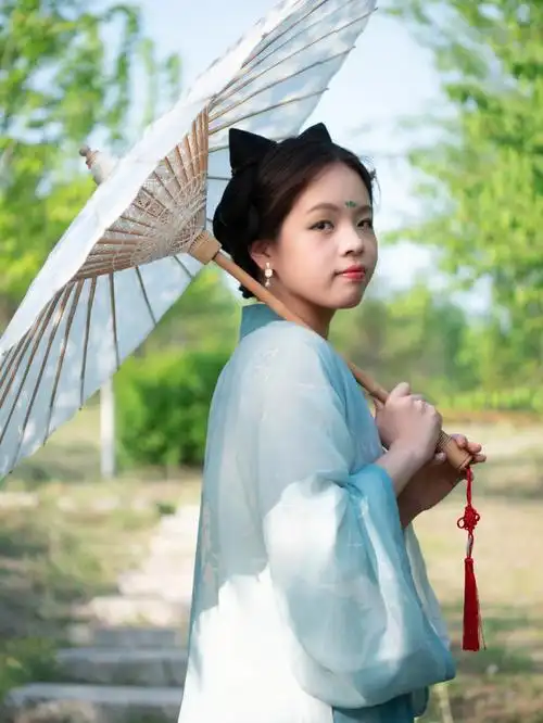 回眸一笑百媚生六宫粉黛无颜色