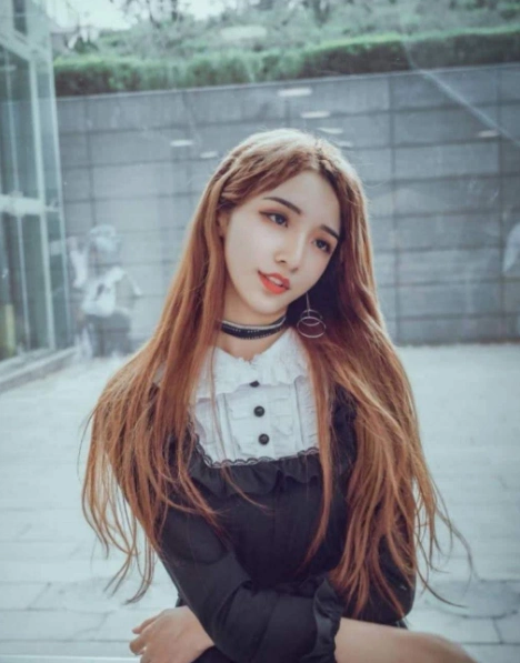 女装大佬艾比整容消肿,宣布永不穿男装,网友:中国第一"伪娘"