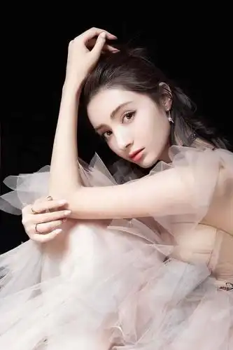 来自新疆的4位女演员,都长得很有特色,最后一位估计很多人都不知道