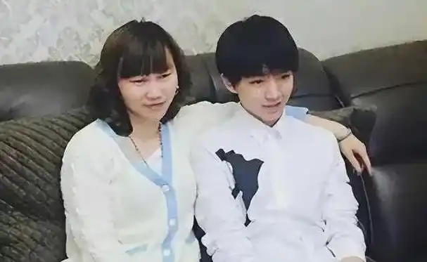 王俊凯与经纪人杨柳的传闻:在社交媒体上引发了网友们广泛关注