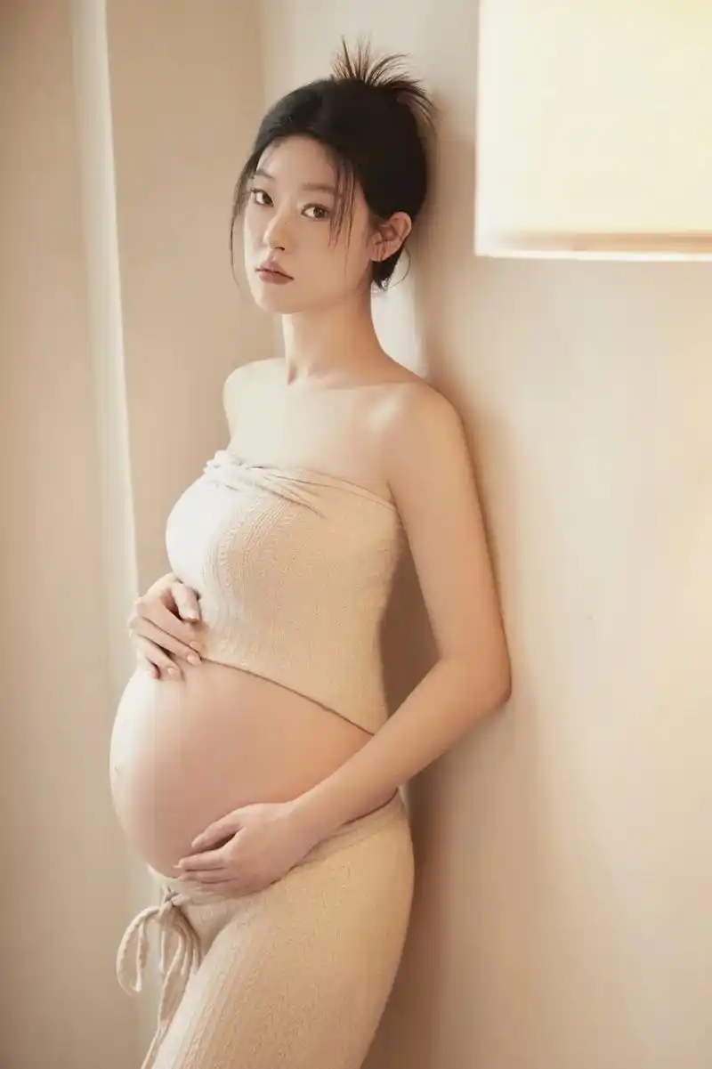 炫个腹.今年最好的礼物在肚子里#孕妇照 #孕妈照 #一个身体 - 抖音