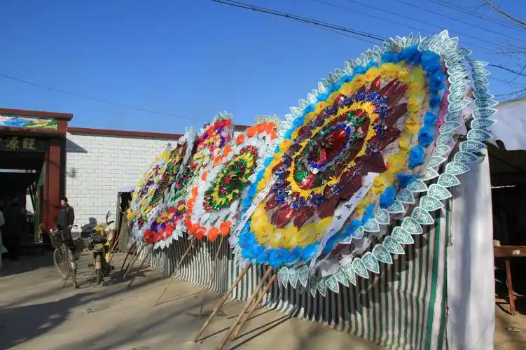 河北任丘农村葬礼中的古老与时尚