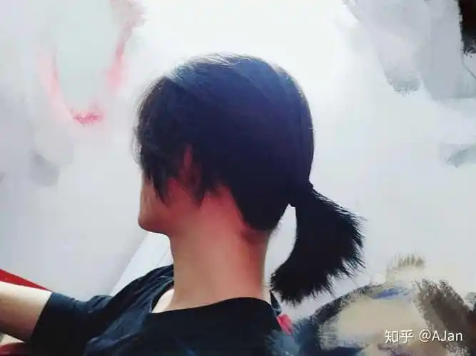 男人留长发扎辫子是两边剪短好看还是全留呢?