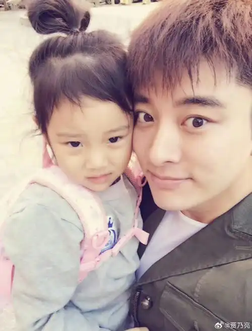 贾乃亮甜馨10年前后合影对比#确实还是小时候更白